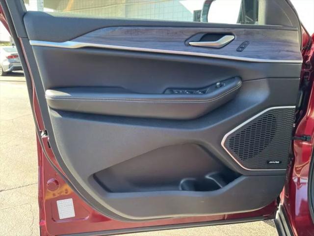 2023 Jeep Grand Cherokee Base