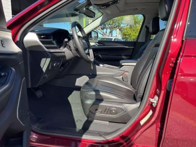 2023 Jeep Grand Cherokee Base