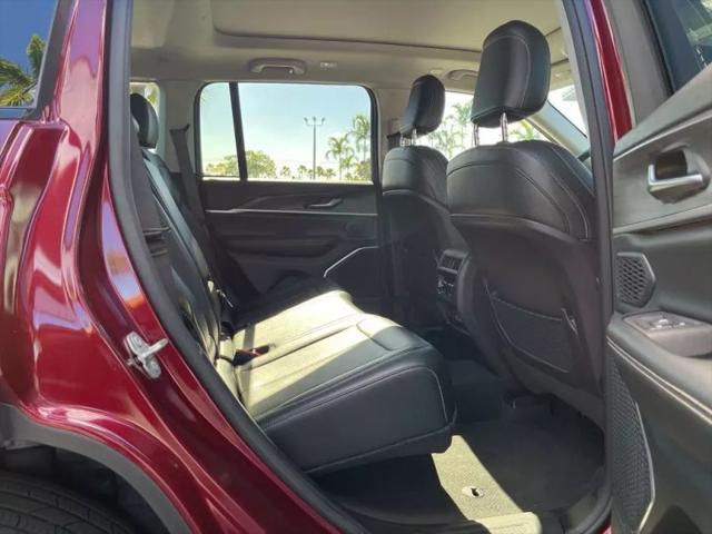 2023 Jeep Grand Cherokee Base