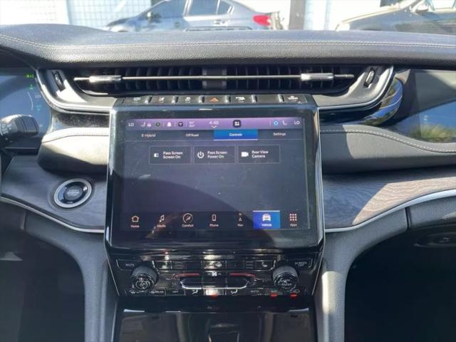2023 Jeep Grand Cherokee Base