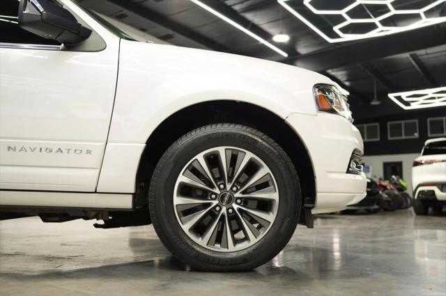 2017 Lincoln Navigator Select
