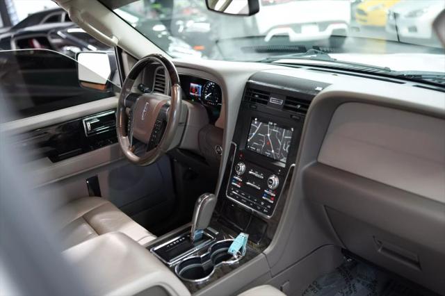 2017 Lincoln Navigator Select