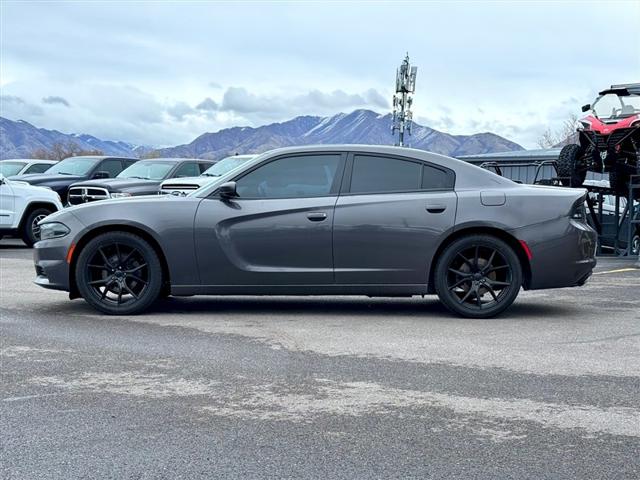 2019 Dodge Charger SXT RWD