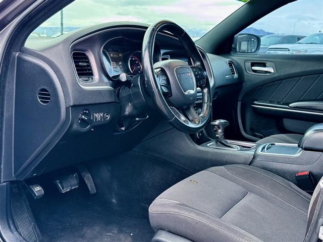 2019 Dodge Charger SXT RWD