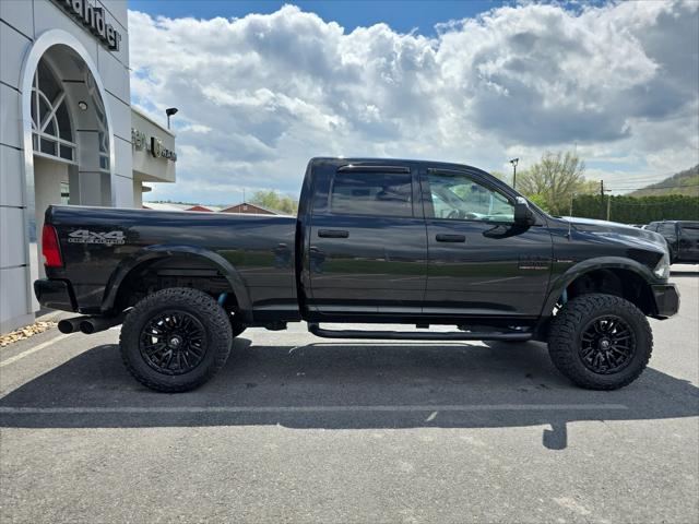 2017 RAM 2500 Big Horn Crew Cab 4x4 64 Box