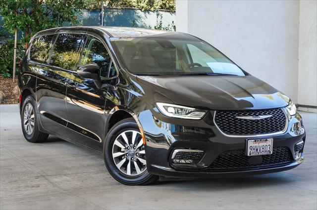 2023 Chrysler Pacifica Hybrid Touring L
