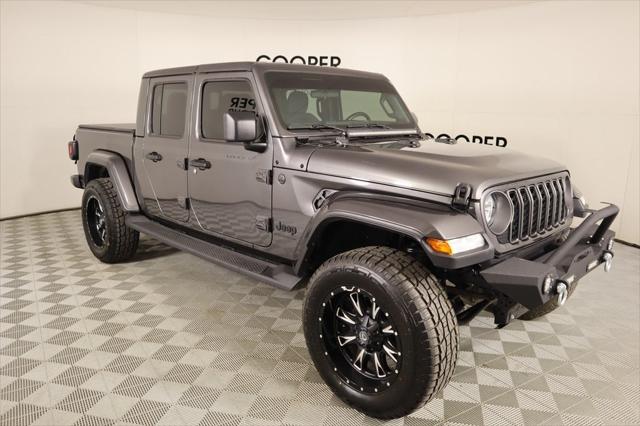 2024 Jeep Gladiator Nighthawk