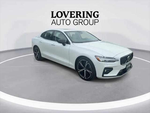 2024 Volvo S60 B5 Plus Dark Theme