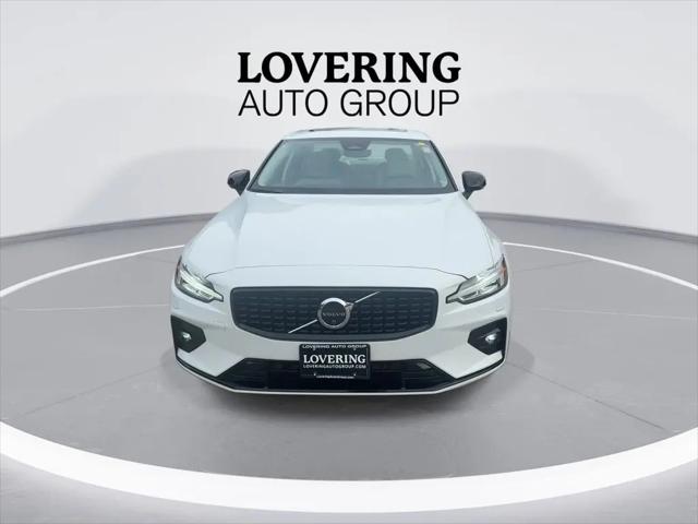 2024 Volvo S60 B5 Plus Dark Theme