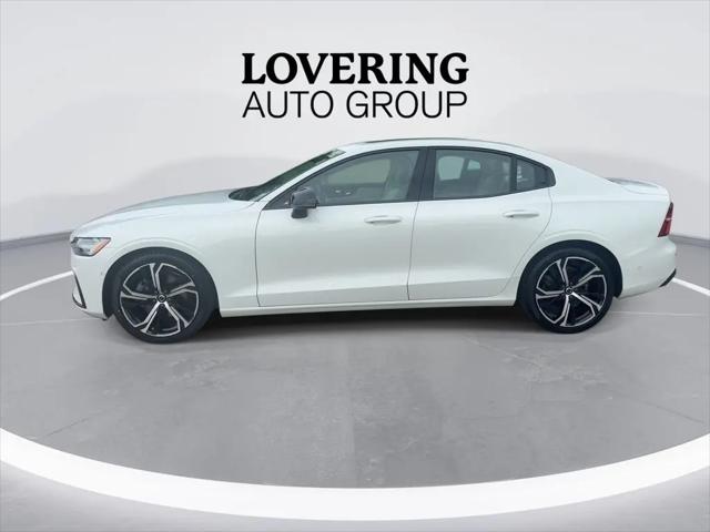 2024 Volvo S60 B5 Plus Dark Theme