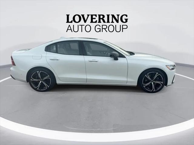 2024 Volvo S60 B5 Plus Dark Theme