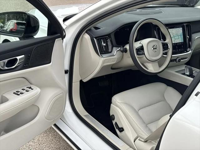2024 Volvo S60 B5 Plus Dark Theme