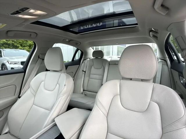 2024 Volvo S60 B5 Plus Dark Theme