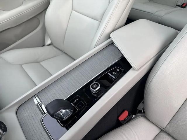 2024 Volvo S60 B5 Plus Dark Theme