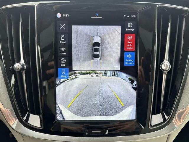 2024 Volvo S60 B5 Plus Dark Theme