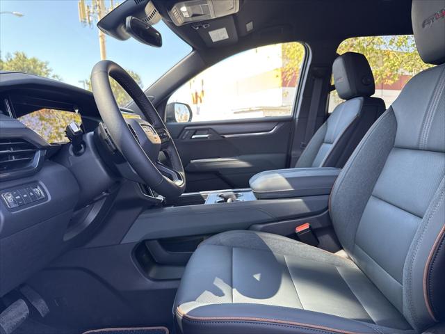2025 GMC Acadia AWD AT4