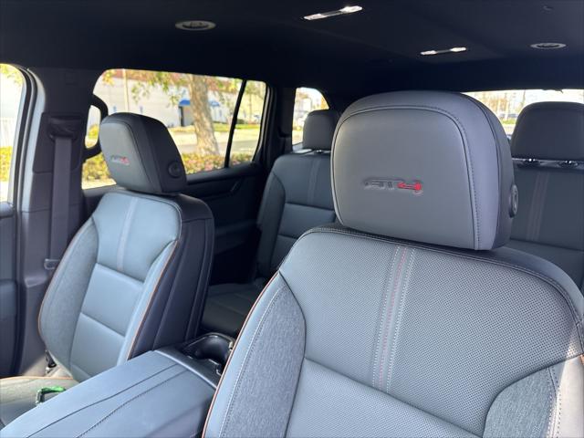 2025 GMC Acadia AWD AT4