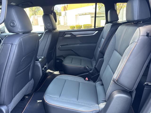 2025 GMC Acadia AWD AT4