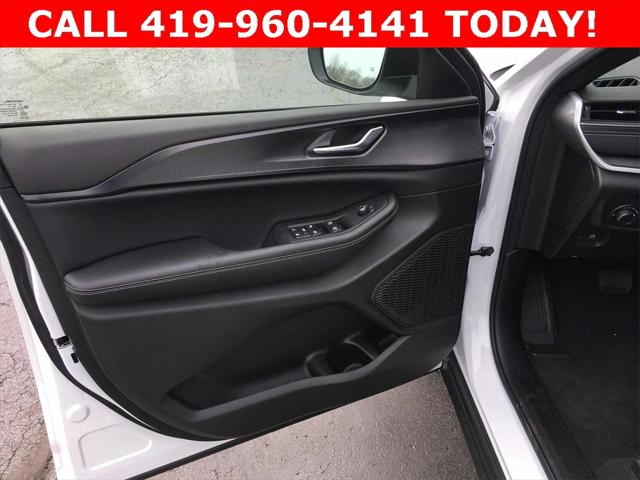 2025 Jeep Grand Cherokee GRAND CHEROKEE L LAREDO X 4X4