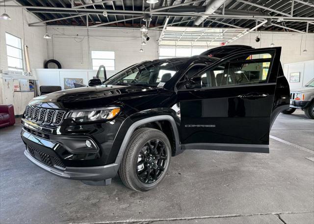2025 Jeep Compass COMPASS LATITUDE 4X4
