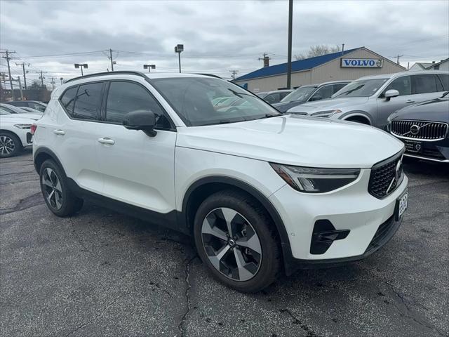 2024 Volvo XC40 B5 Plus Dark Theme