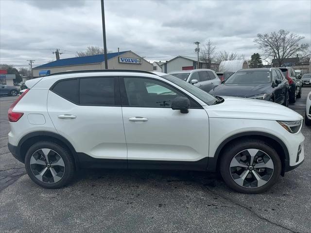 2024 Volvo XC40 B5 Plus Dark Theme