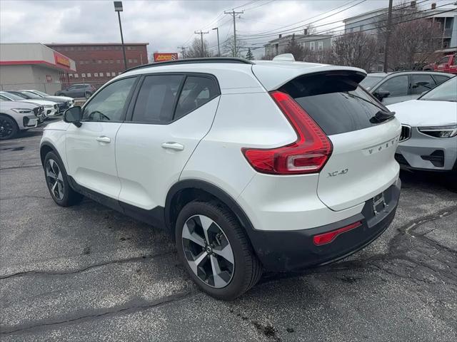 2024 Volvo XC40 B5 Plus Dark Theme