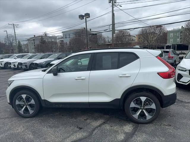 2024 Volvo XC40 B5 Plus Dark Theme