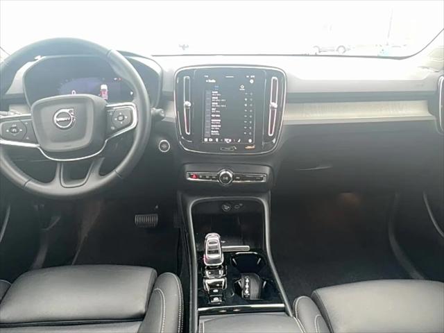 2024 Volvo XC40 B5 Plus Dark Theme