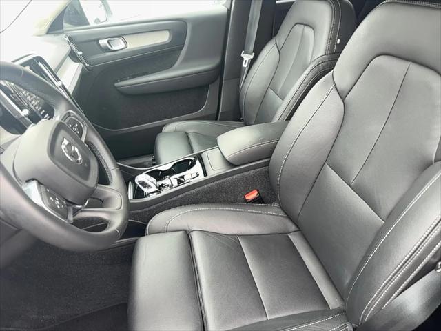 2024 Volvo XC40 B5 Plus Dark Theme