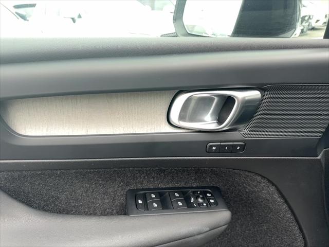 2024 Volvo XC40 B5 Plus Dark Theme