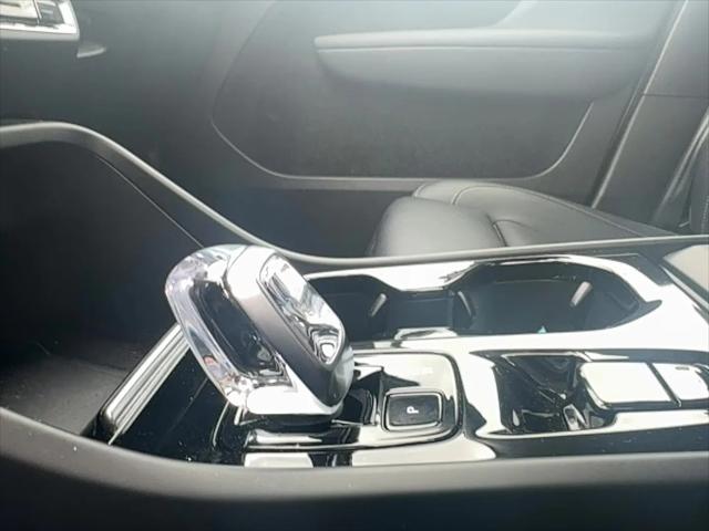 2024 Volvo XC40 B5 Plus Dark Theme