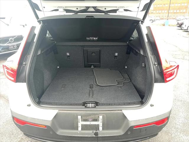 2024 Volvo XC40 B5 Plus Dark Theme
