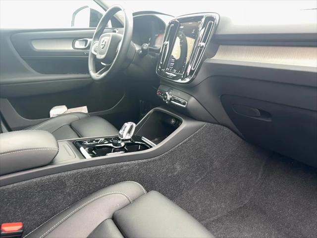 2024 Volvo XC40 B5 Plus Dark Theme