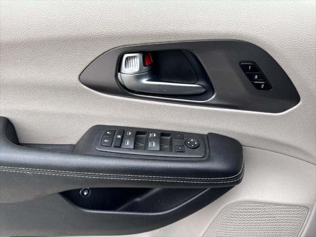 2023 Chrysler Pacifica Hybrid Touring L