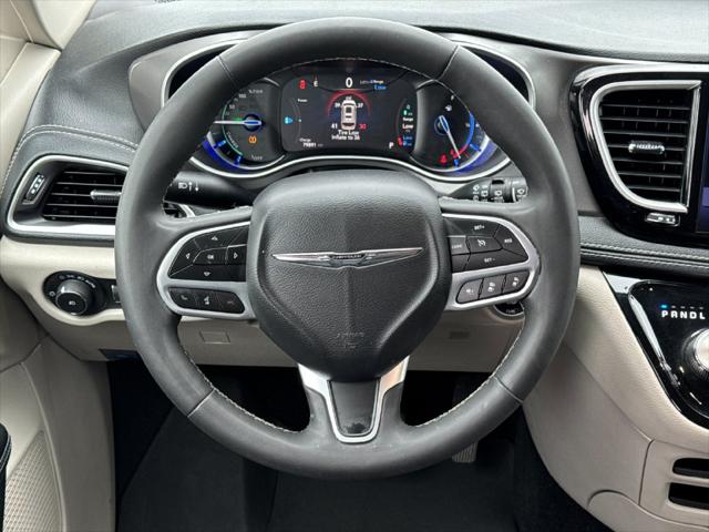 2023 Chrysler Pacifica Hybrid Touring L