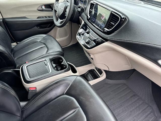 2023 Chrysler Pacifica Hybrid Touring L