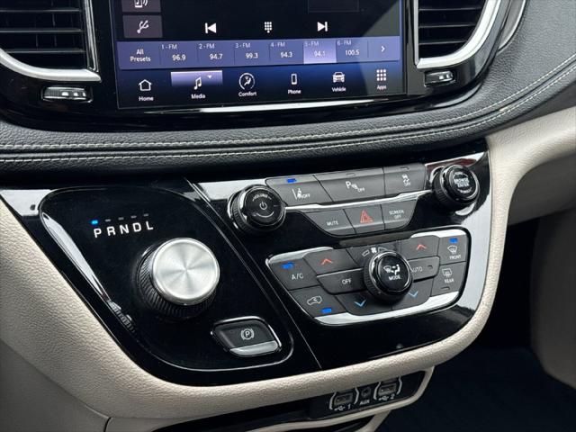 2023 Chrysler Pacifica Hybrid Touring L
