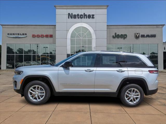 2025 Jeep Grand Cherokee GRAND CHEROKEE LAREDO X 4X4