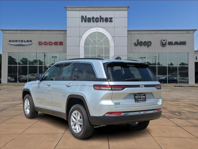 2025 Jeep Grand Cherokee GRAND CHEROKEE LAREDO X 4X4