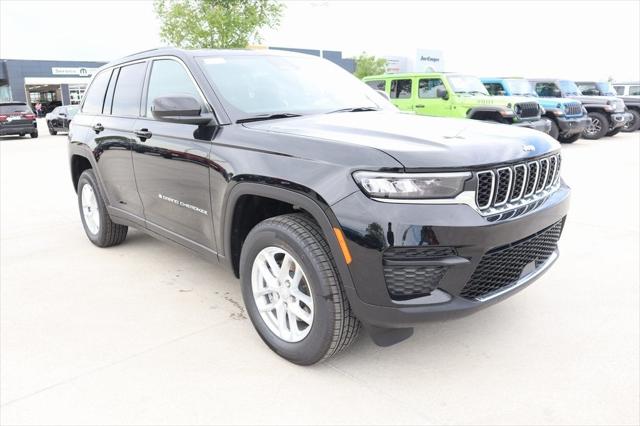 2025 Jeep Grand Cherokee GRAND CHEROKEE LAREDO X 4X4