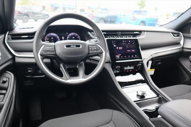 2025 Jeep Grand Cherokee GRAND CHEROKEE LAREDO X 4X4
