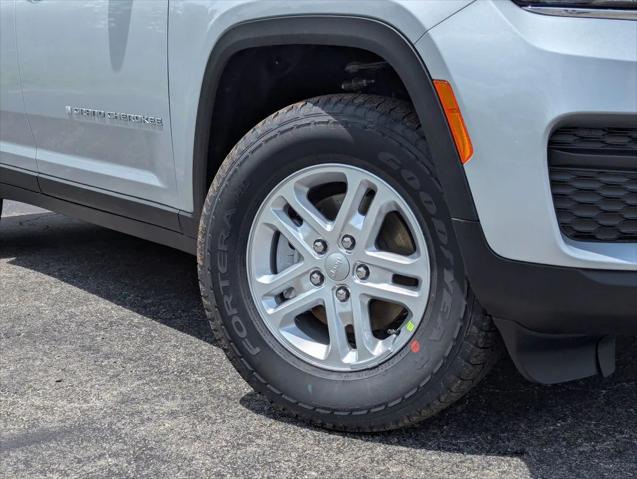 2025 Jeep Grand Cherokee GRAND CHEROKEE LAREDO 4X2