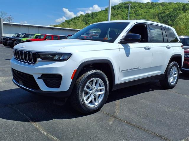 2025 Jeep Grand Cherokee GRAND CHEROKEE LAREDO X 4X4