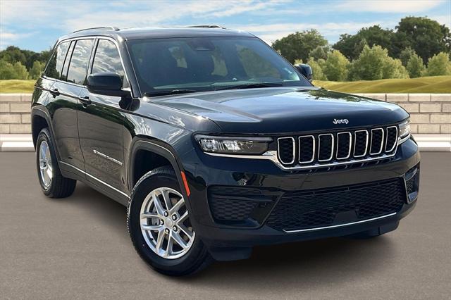 2025 Jeep Grand Cherokee GRAND CHEROKEE LAREDO X 4X4