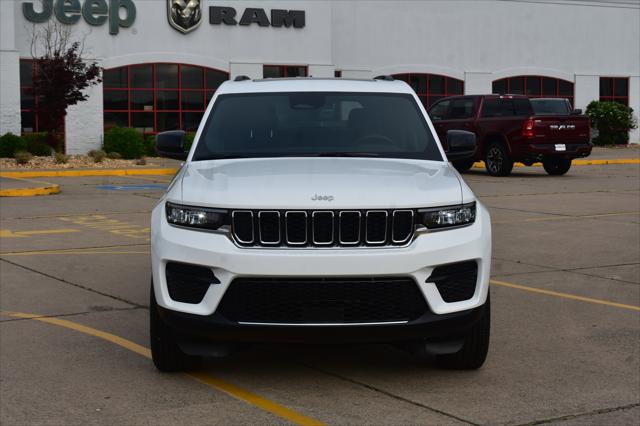 2025 Jeep Grand Cherokee GRAND CHEROKEE LAREDO X 4X4