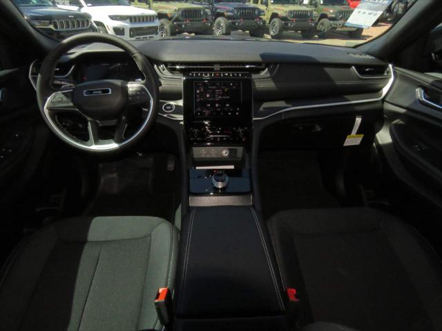 2025 Jeep Grand Cherokee GRAND CHEROKEE L LAREDO X 4X4