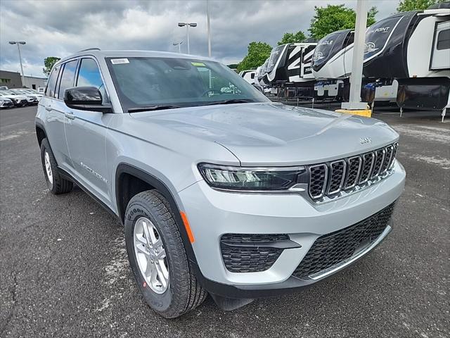 2025 Jeep Grand Cherokee GRAND CHEROKEE LAREDO 4X4