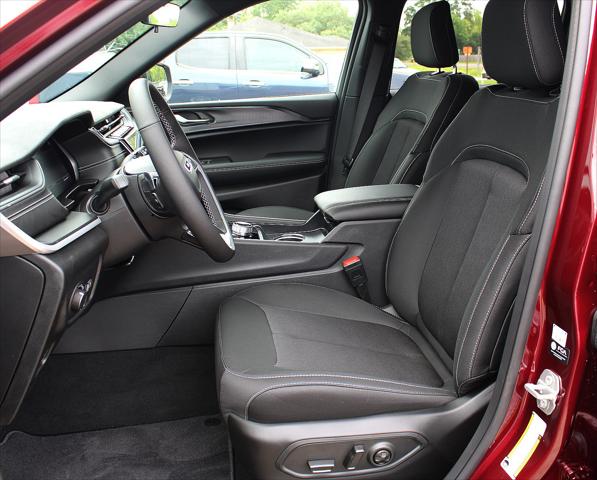 2025 Jeep Grand Cherokee GRAND CHEROKEE LAREDO X 4X2