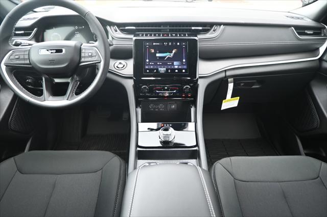 2025 Jeep Grand Cherokee GRAND CHEROKEE LAREDO X 4X2